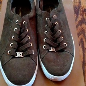 Dark green tennis shoes